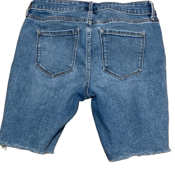 3 FOR $12 Old Navy distressed stretchy jean shorts size 4 (fitted Bermuda style) - Picture 2 of 6